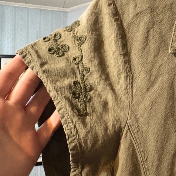 Olive Green Button-Up Shirt with Floral Embroidery - Picture 5 of 7